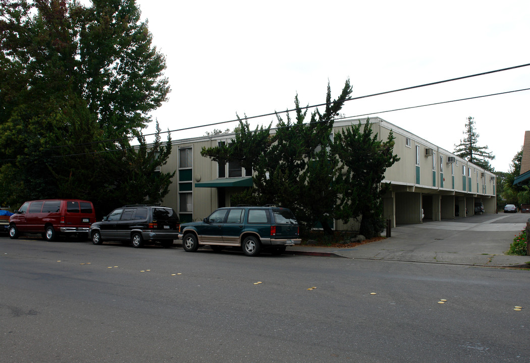 475 S E Street Apartments in Santa Rosa, CA - Building Photo