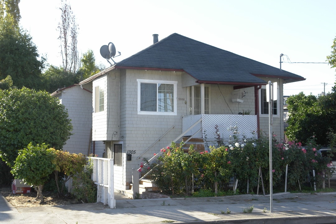 1303-1305 D St in Hayward, CA - Building Photo