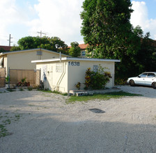 1638 N Dixie Hwy in Fort Lauderdale, FL - Building Photo - Building Photo