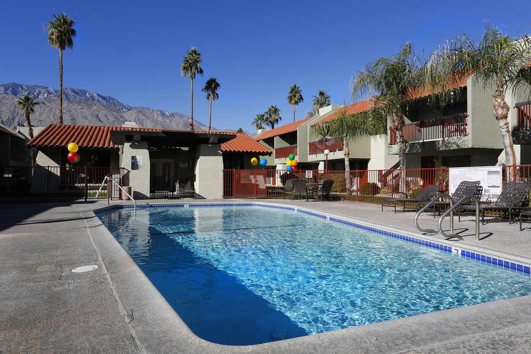 Sage Courtyard in Palm Springs, CA - Building Photo