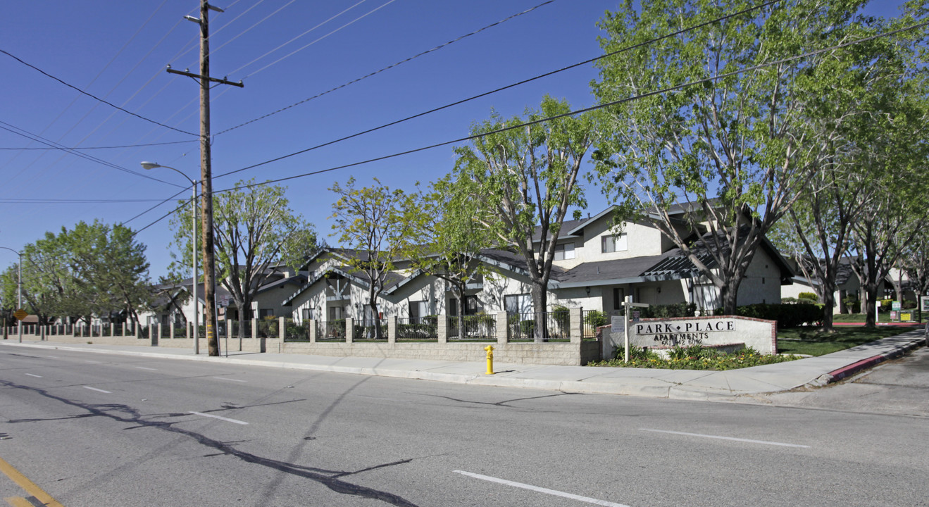 Park Place Apartments in Lancaster, CA - Foto de edificio