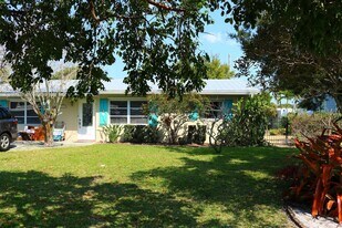 1079 NE Crescent St, Unit 125107 in Jensen Beach, FL - Building Photo