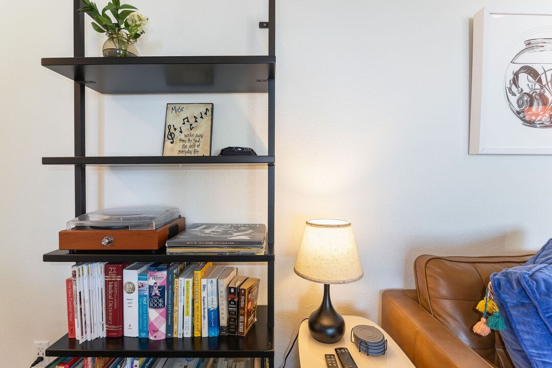 9024 40th Ave SW in Seattle, WA - Building Photo