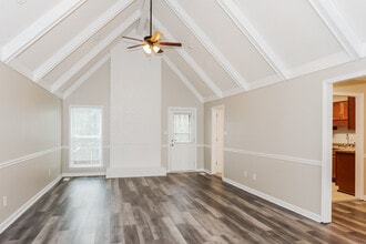 112 Emerald Dr in Harvest, AL - Foto de edificio - Building Photo