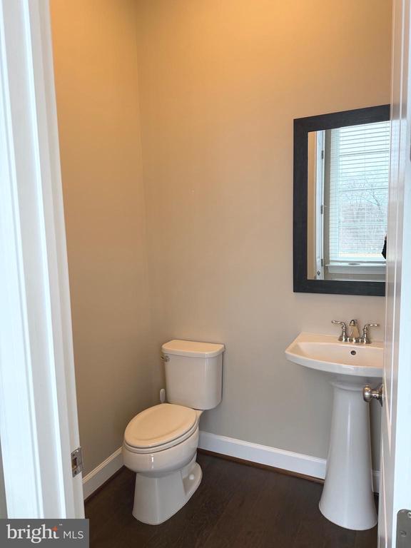 20396 Roslindale Dr in Ashburn, VA - Building Photo - Building Photo