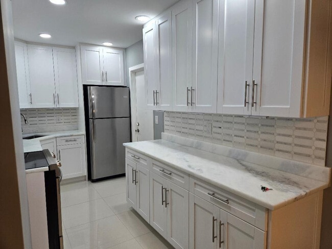 property at 639 W Oakland Park Blvd