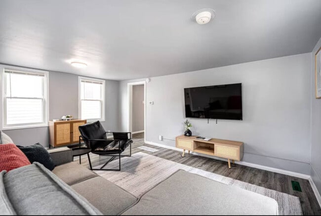 property at 1529 N Jefferson St