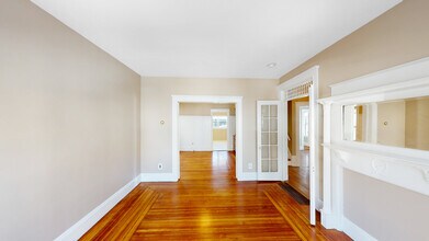 70 Hudson St, Unit Unit 2 in Somerville, MA - Foto de edificio - Building Photo