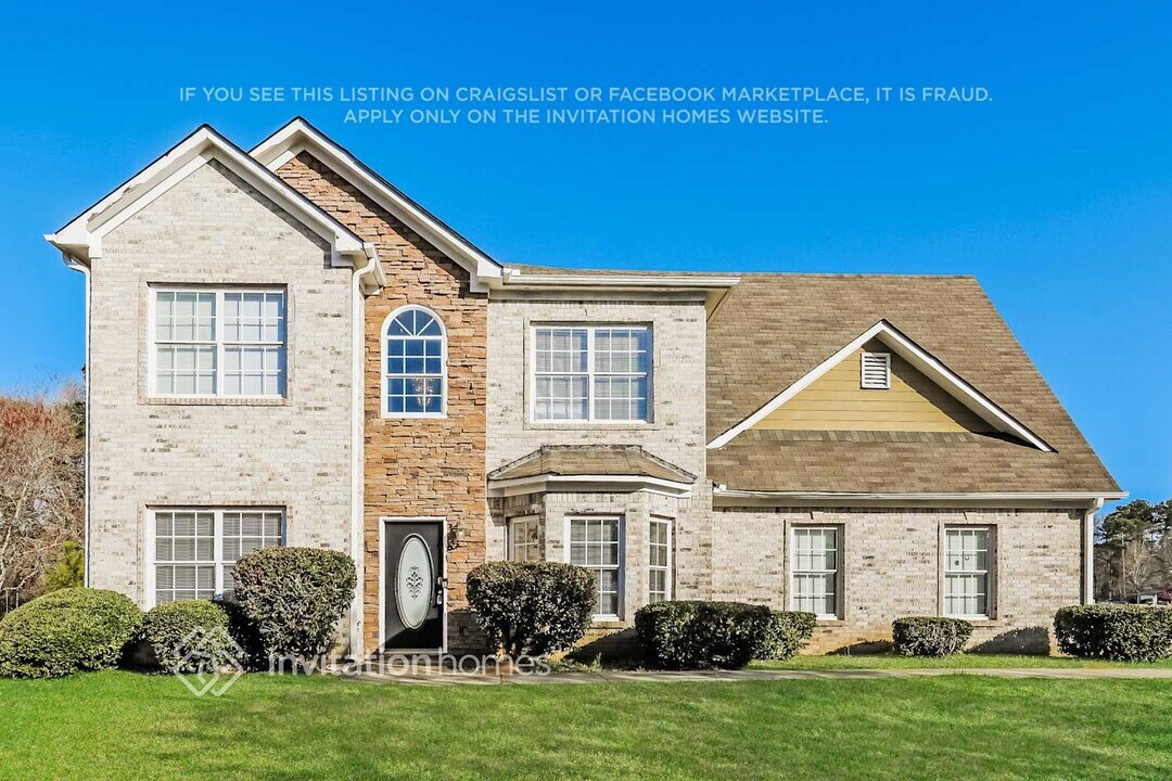 330 Tara Beach Ln in Jonesboro, GA - Building Photo