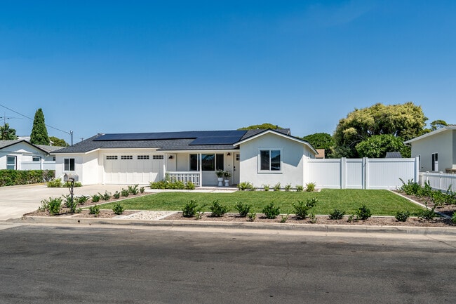 1724 S Horne St in Oceanside, CA - Building Photo - Building Photo