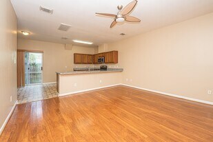 2212 Naomi St in Houston, TX - Building Photo