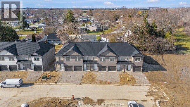 17 Stirling Ln in Chatham, ON - Building Photo - Building Photo