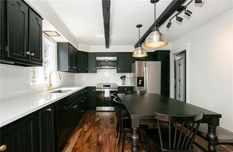 5 Cherry St in Newport, RI - Building Photo - Building Photo