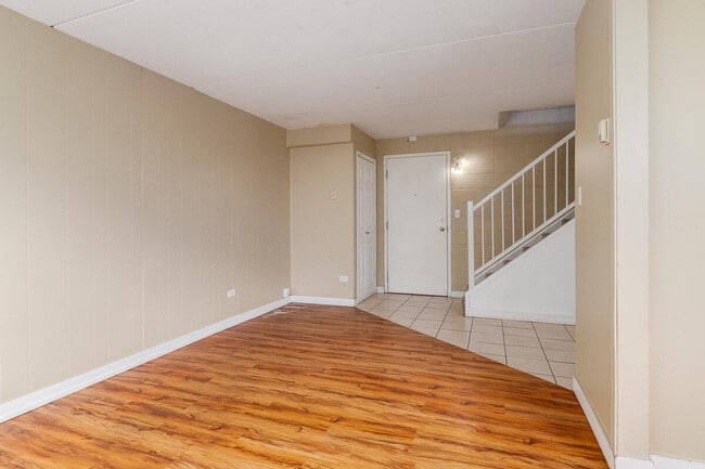 Hillsboro Place in Calgary, AB - Building Photo - Building Photo