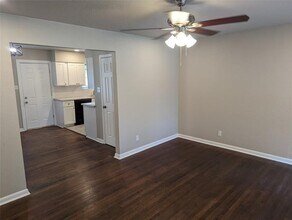 5622 Elmlawn Dr in Houston, TX - Foto de edificio - Building Photo