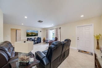 9603 NW 67th Ct in Tamarac, FL - Foto de edificio - Building Photo