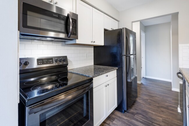 10015 Groh Rd in Grosse Ile Township, MI - Building Photo - Building Photo