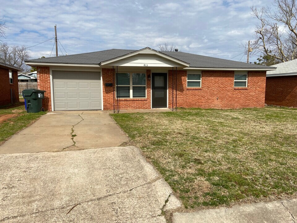 813 Oliver St in Norman, OK - Building Photo