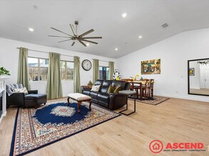 3300 Whispering Brk Ln in Shafter, CA - Building Photo - Building Photo