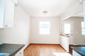 653 Williamsville Ave in Toledo, OH - Foto de edificio - Building Photo