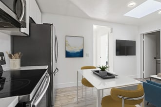 850 N Van Ness Ave in Santa Ana, CA - Foto de edificio - Building Photo