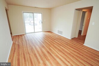 806 College Ln, Unit D in Salisbury, MD - Building Photo - Building Photo