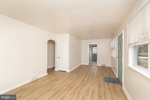1001 Armistice Dr in Burlington, NJ - Building Photo