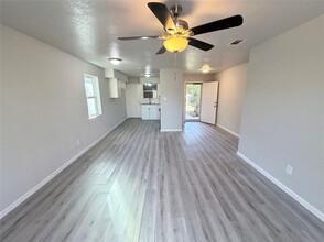 214 S Texas St in Texas City, TX - Building Photo - Building Photo