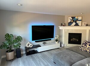 2404 SE 2nd Ct in Renton, WA - Building Photo - Building Photo