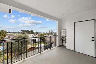 12714 S Figueroa St in Los Angeles, CA - Foto de edificio - Building Photo