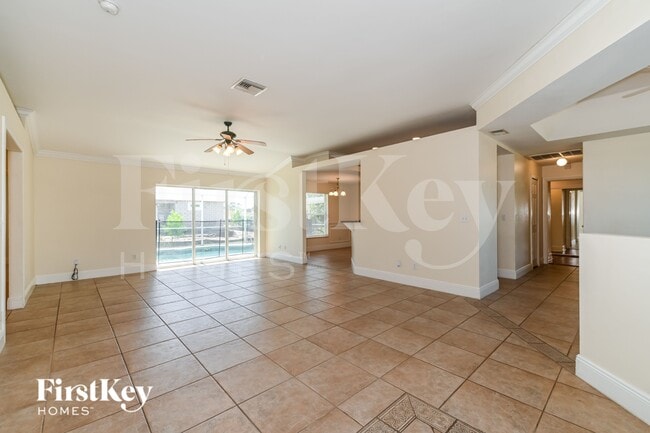 2429 Mae Ave S in Lehigh Acres, FL - Foto de edificio - Building Photo