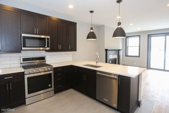 4326 N Ashland Ave-Unit -Unit TH in Chicago, IL - Building Photo - Building Photo