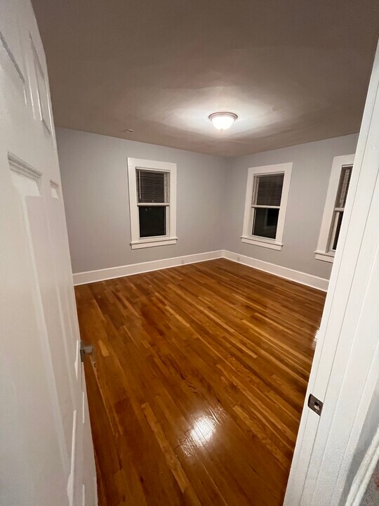 36 Loker St, Unit One Bedroom unit w Office in Framingham, MA - Foto de edificio