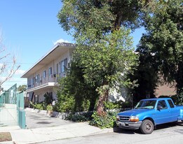 21317 Costanso St in Woodland Hills, CA - Building Photo