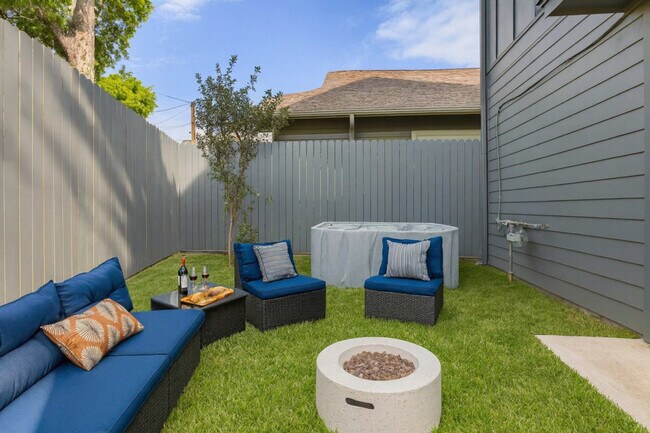 5504 Texas St, Unit SI ID1514810P in Houston, TX - Foto de edificio - Building Photo