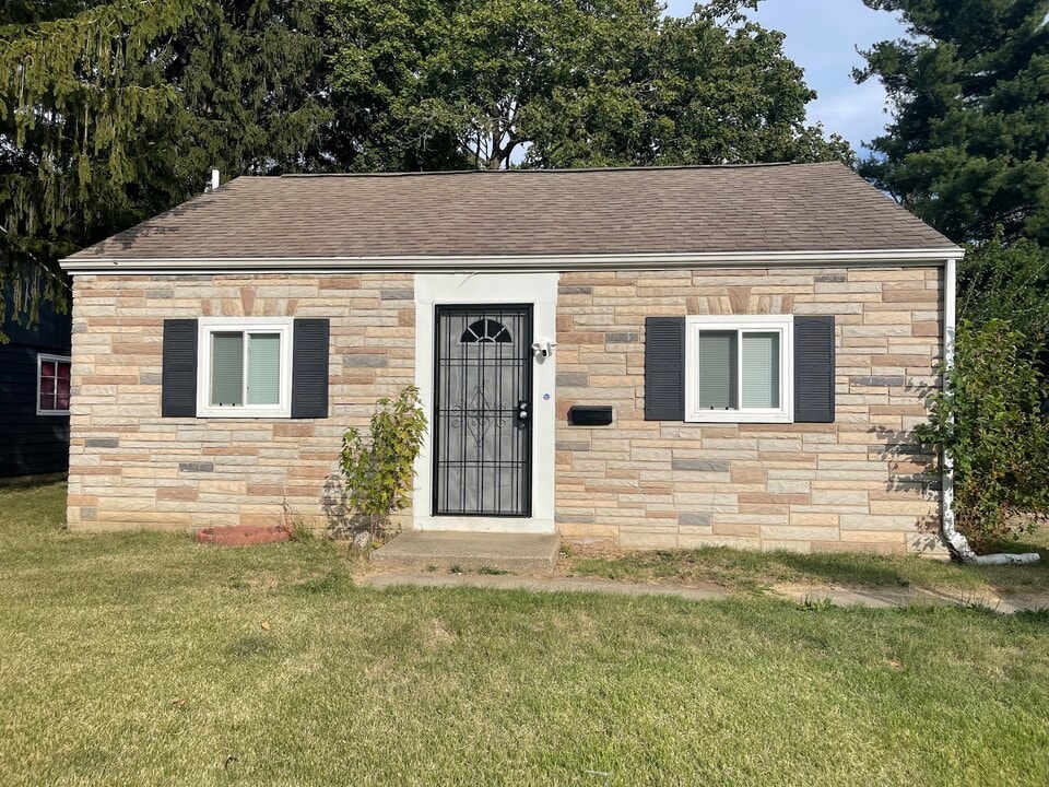 227 Tennessee Ave in Danville, IL - Building Photo