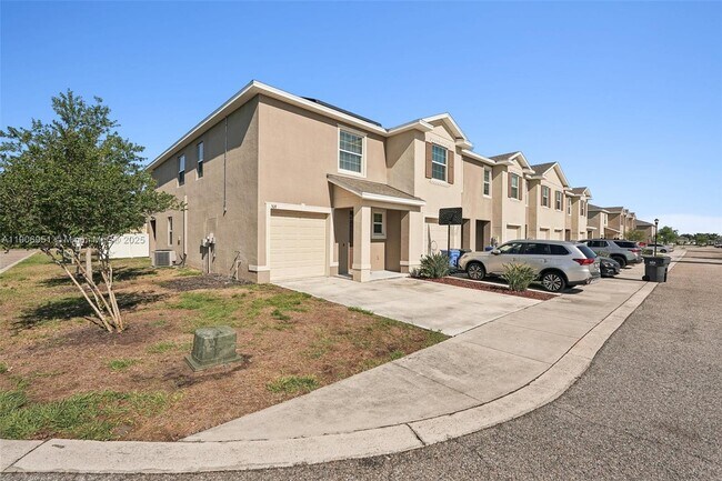 508 Glenn Cross Dr in Ruskin, FL - Building Photo - Building Photo