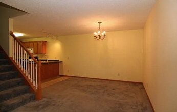 1905 Ironwood Bay in Hudson, WI - Foto de edificio - Building Photo