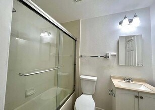 80 Portola Way in Tracy, CA - Foto de edificio - Building Photo