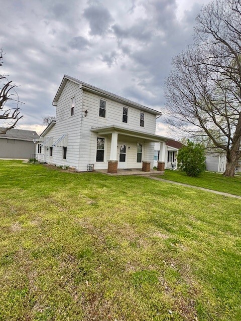320 5th St in Rising Sun, IN - Foto de edificio