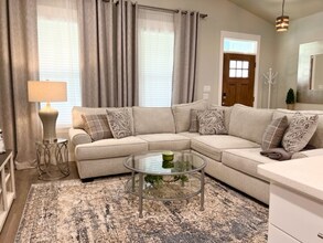 2071 W Romana St in Pensacola, FL - Foto de edificio - Building Photo