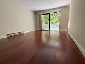 4 Admiral Dr, Unit B332 in Emeryville, CA - Building Photo - Building Photo