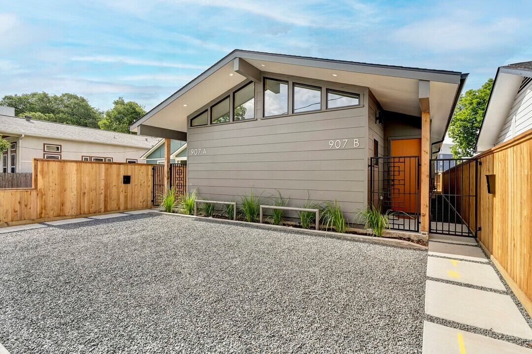 907 Kern St in Houston, TX - Building Photo