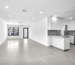 8011 SW 18th Ter in Miami, FL - Building Photo - Building Photo
