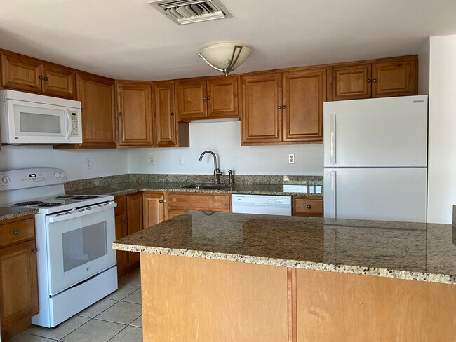 85 Brainerd Rd, Unit 404