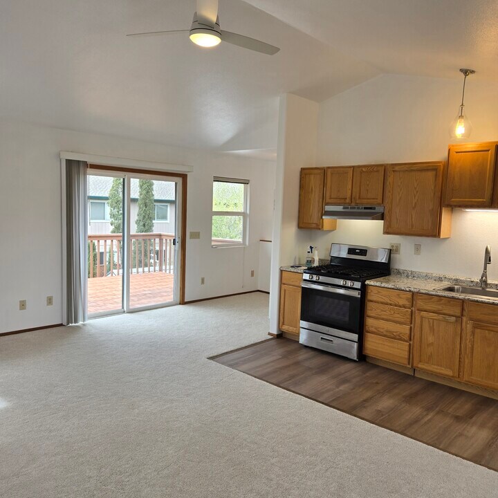 35 Randall Ln, Unit Studio in Santa Rosa, CA - Foto de edificio