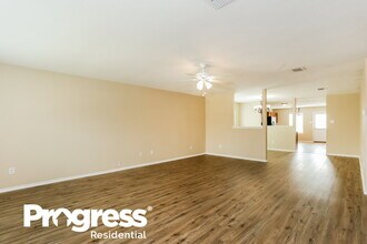 8410 River Bluffs Dr in Arlington, TX - Foto de edificio - Building Photo