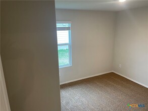 214 Whipporwill Ln in San Marcos, TX - Foto de edificio - Building Photo