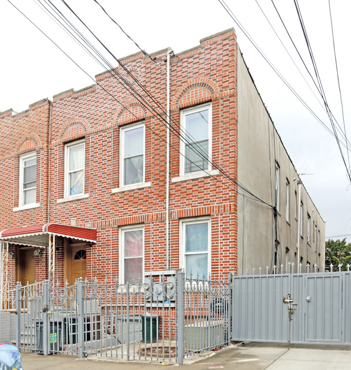 10842 38th Ave in Flushing, NY - Building Photo