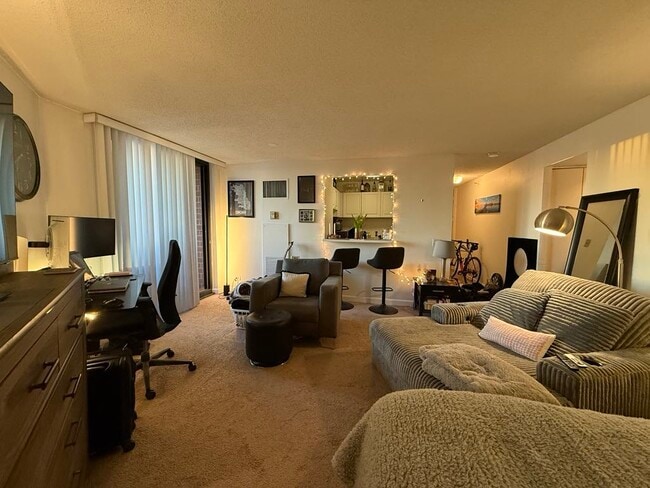 3660 N Lake Shore Dr, Unit 1312 in Chicago, IL - Building Photo - Building Photo